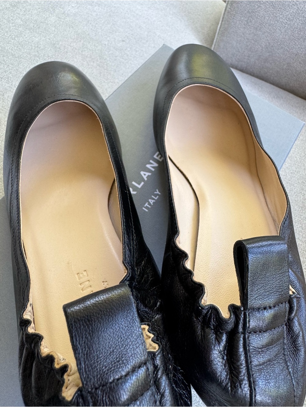 EVERLANE “THE DAY” Heel all leather block heel pump. New. Never worn. Black. 8.5 - Picture 5 of 8